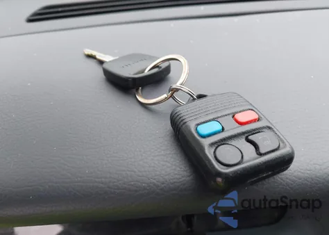 2001 Mercury Grand Marquis Gs z USA, uszkodzony, nr VIN 2MEFM74W01X629717